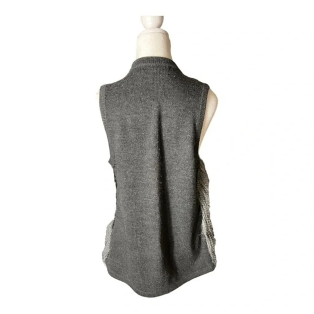 New York & Company Faux Fur Vest Women's Size Medium Grey‎